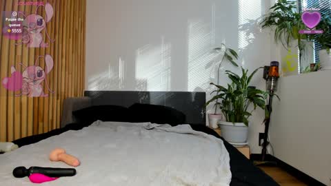 LILY online show from January 2025 08:18:02 AM