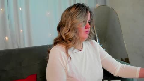 Snapshot of lily_bel chatting on May 2026 01:11:02 AM Lily online show from May 2026 01:11:02 AM