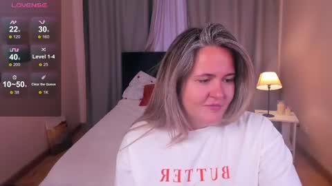 Snapshot of lily_bel chatting on June 2026 01:49:01 AM Lily online show from June 2026 01:49:01 AM