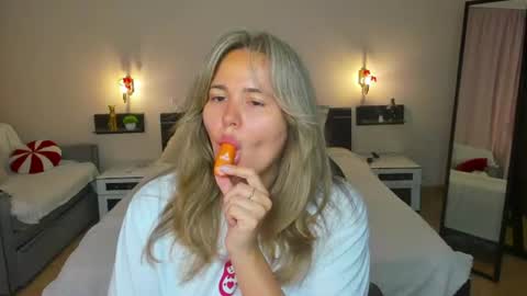 Snapshot of lily_bel chatting on July 2026 12:58:01 AM Lily online show from July 2026 12:58:01 AM