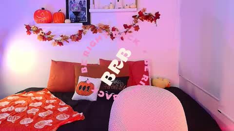 just lily online show from October 2025 09:25:02 PM