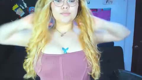 Snapshot of lily_stone04 chatting on April 2026 05:21:01 AM lily_stone04 online show from April 2026 05:21:01 AM