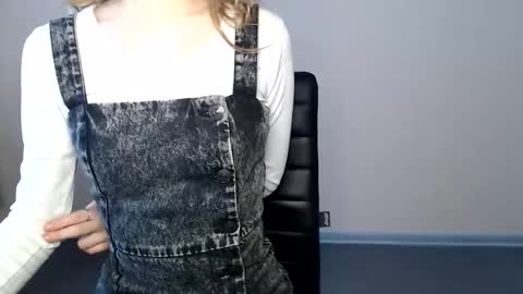 small lily online show from March 2026 01:16:02 PM