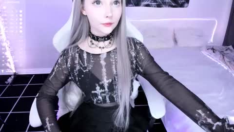 Lily online show from November 2025 07:21:01 PM