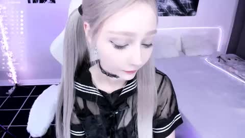 Lily online show from November 2025 09:17:01 PM