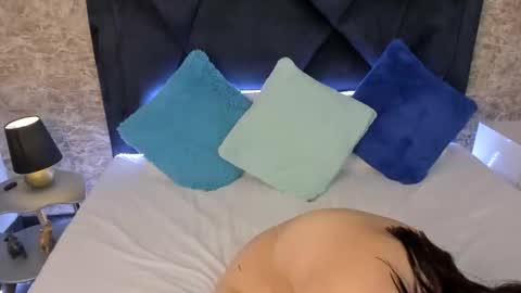 Snapshot of lily_woodz chatting on January 2025 10:46:02 PM LilyWoodz online show from January 2025 10:46:02 PM