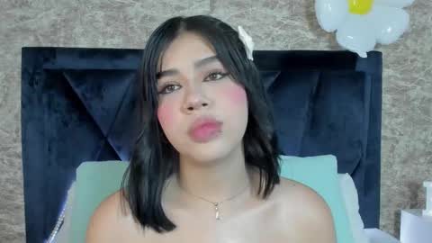 Snapshot of lily_woodz chatting on September 2025 07:25:01 PM LilyWoodz online show from September 2025 07:25:01 PM