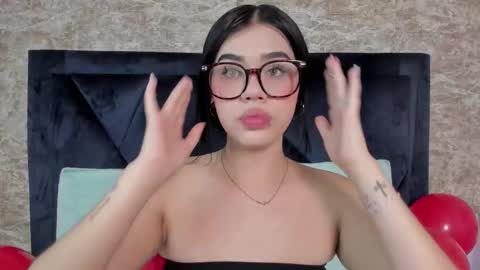 Snapshot of lily_woodz chatting on September 2025 07:04:01 PM LilyWoodz online show from September 2025 07:04:01 PM