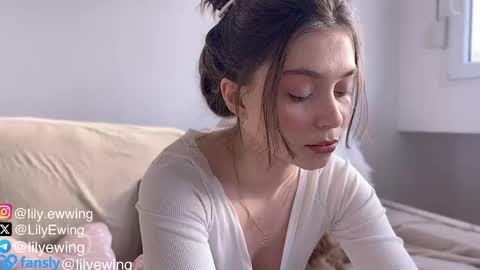 Snapshot of lilyewing_ chatting on April 2026 03:42:02 PM Lily online show from April 2026 03:42:02 PM