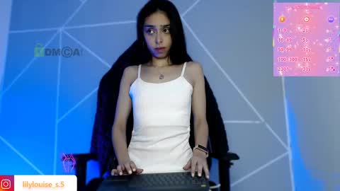 Snapshot of lilylouisee_ chatting on April 2026 06:10:01 PM Liliana louise online show from April 2026 06:10:01 PM