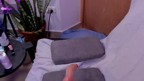 Lily Roberts  online show from May 2026 05:22:02 PM