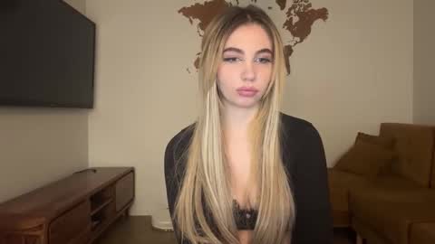 Snapshot of lilysweetgirl chatting on March 2026 06:47:02 PM Lily online show from March 2026 06:47:02 PM