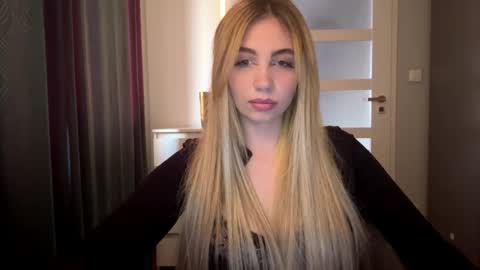 Snapshot of lilysweetgirl chatting on April 2026 06:06:01 PM Lily online show from April 2026 06:06:01 PM