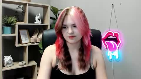 Snapshot of lilysweetxo chatting on June 2026 07:17:02 AM Lily online show from June 2026 07:17:02 AM