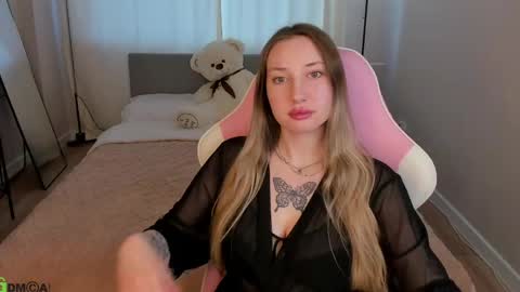 Snapshot of lilyy_lark chatting on May 2026 01:23:01 AM Lilly Lark online show from May 2026 01:23:01 AM