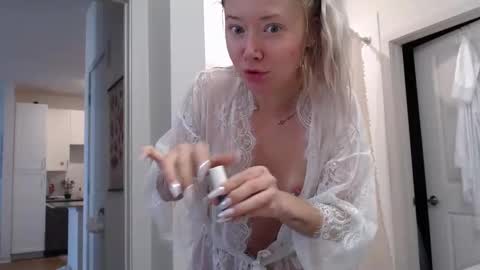 Snapshot of lilyyymonroee chatting on March 2026 01:27:02 PM Lily Monroe online show from March 2026 01:27:02 PM