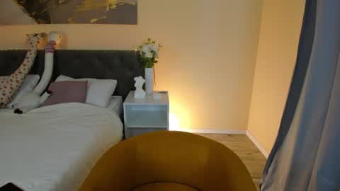 Lina blueeyed    GMT3 1100-1700 Mon Wed Thu Sat Sun online show from September 2025 08:08:01 AM