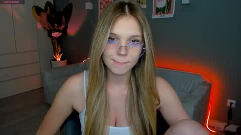 Lina online show from November 2025 01:17:02 PM