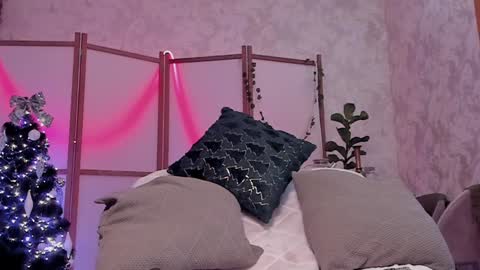 Lina -  online show from December 2024 07:57:01 AM