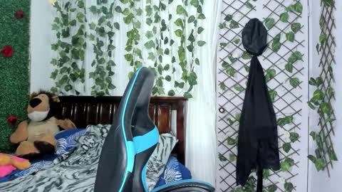 paola online show from November 2025 09:47:01 PM