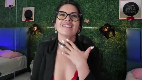 Lina  online show from November 2025 11:42:01 AM