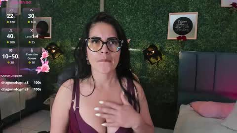 Lina  online show from November 2025 11:53:01 AM