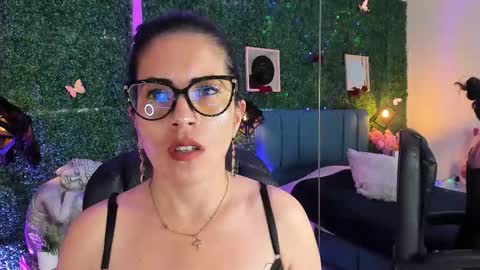 Lina  online show from January 2026 11:56:01 AM