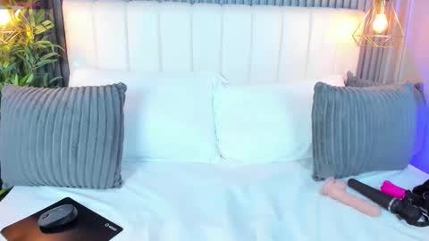 LinaGlam online show from November 2025 05:56:02 PM