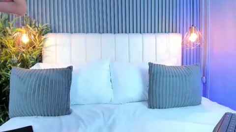 LinaGlam online show from December 2025 05:33:02 PM