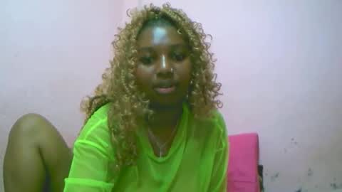 Snapshot of linah1123 chatting on November 2025 10:31:01 PM linah1123 online show from November 2025 10:31:01 PM