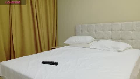 Anna online show from November 2025 07:01:02 PM