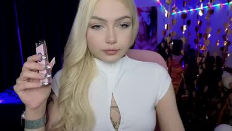 Snapshot of linalirian chatting on April 2026 10:14:02 AM I am Lina online show from April 2026 10:14:02 AM