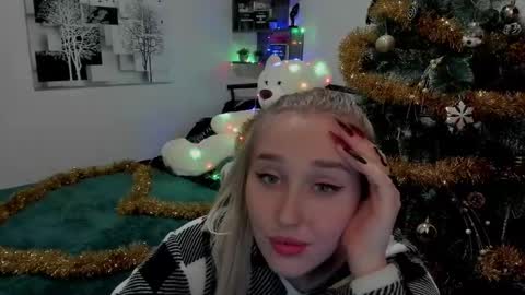 Lina online show from December 2024 02:43:02 AM