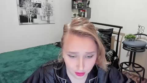 Lina online show from February 2025 08:37:01 PM