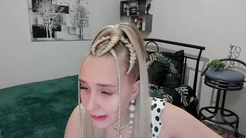 Lina online show from February 2025 08:52:02 PM