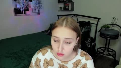 Lina online show from February 2025 12:43:01 AM