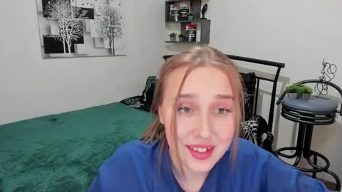 Lina online show from March 2025 11:22:01 PM