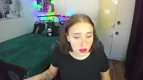 Lina online show from March 2026 10:06:01 PM