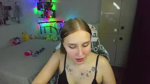 Lina online show from May 2026 09:22:01 PM