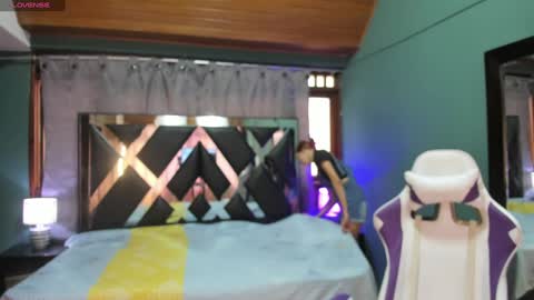  Linda  online show from December 2024 05:51:02 PM