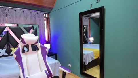  Linda  online show from January 2025 06:13:01 PM