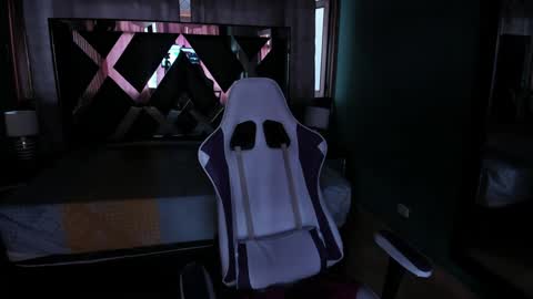  Linda  online show from February 2025 09:10:01 PM