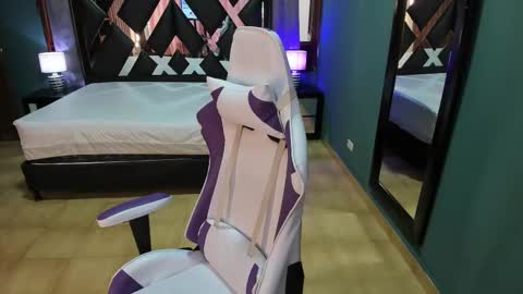  Linda  online show from February 2025 01:21:02 PM