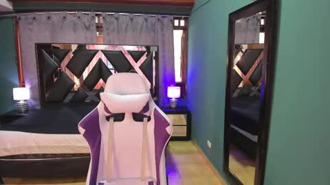  Linda  online show from February 2025 06:09:02 PM