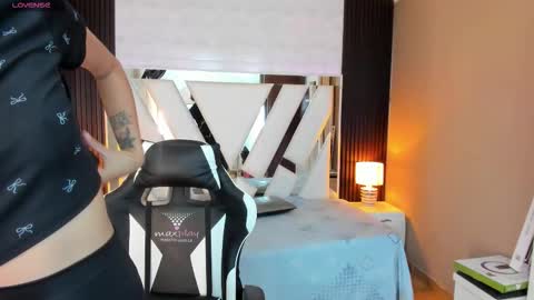  Linda  online show from September 2025 06:41:02 PM