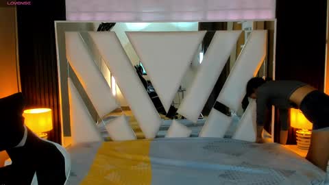  Linda  online show from September 2025 01:24:01 PM