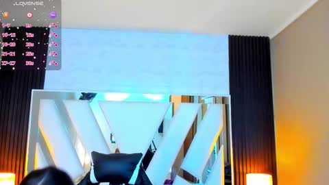  Linda  online show from September 2025 06:12:02 PM