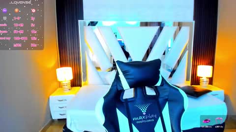  Linda  online show from October 2025 06:16:02 PM