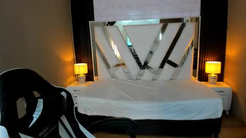  Linda  online show from January 2026 01:38:01 PM