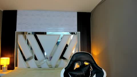 Snapshot of linda4petite chatting on March 2026 06:33:01 PM Linda online show from March 2026 06:33:01 PM